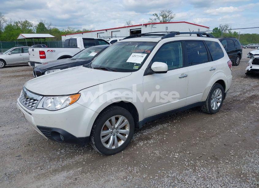 Photo 2 of 2013 Subaru Forester 2.5X LIMITED (VIN JF2SHAEC9DH401677)