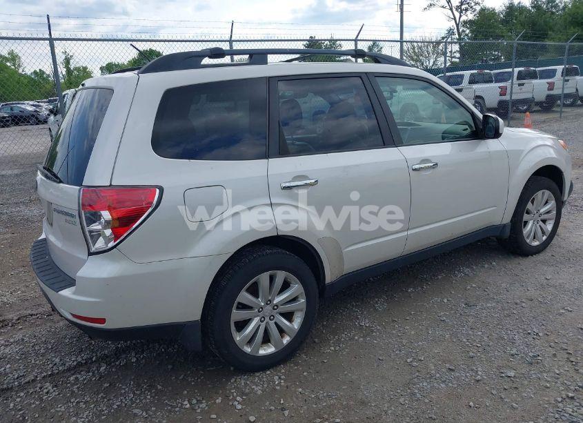 Photo 4 of 2013 Subaru Forester 2.5X LIMITED (VIN JF2SHAEC9DH401677)