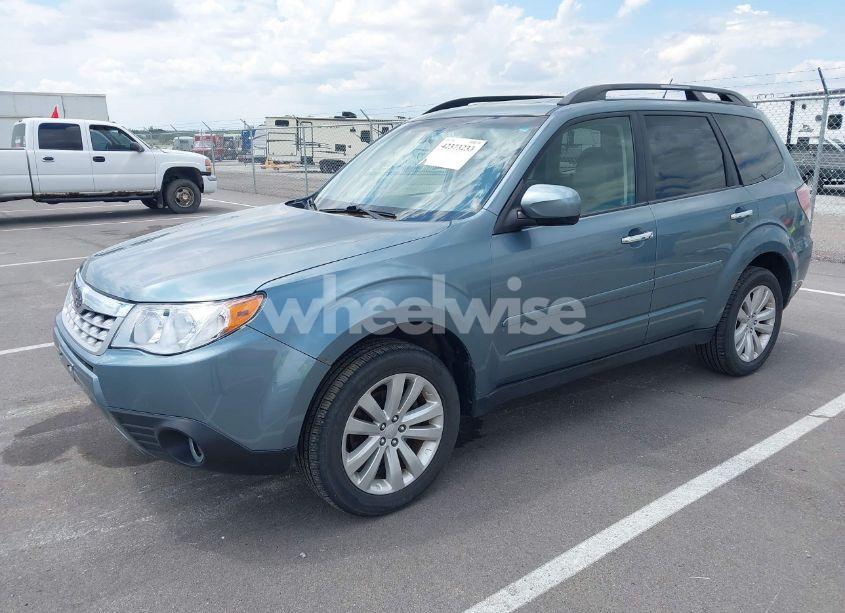 Photo 2 of 2013 Subaru Forester 2.5X LIMITED (VIN JF2SHAECXDH428595)