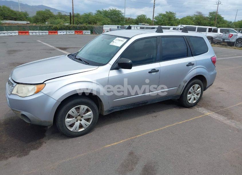 Photo 2 of 2013 Subaru Forester 2.5X (VIN JF2SHBAC5DH429066)
