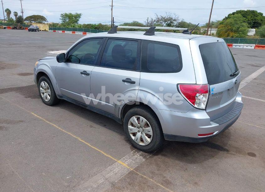Photo 3 of 2013 Subaru Forester 2.5X (VIN JF2SHBAC5DH429066)