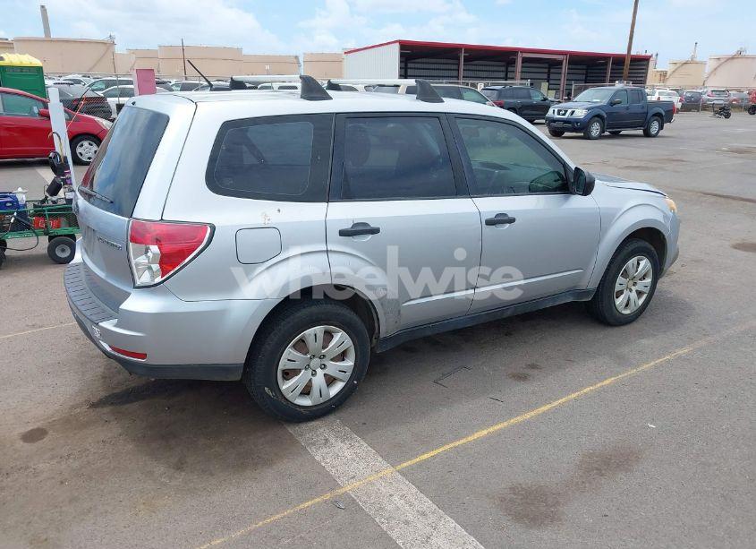 Photo 4 of 2013 Subaru Forester 2.5X (VIN JF2SHBAC5DH429066)