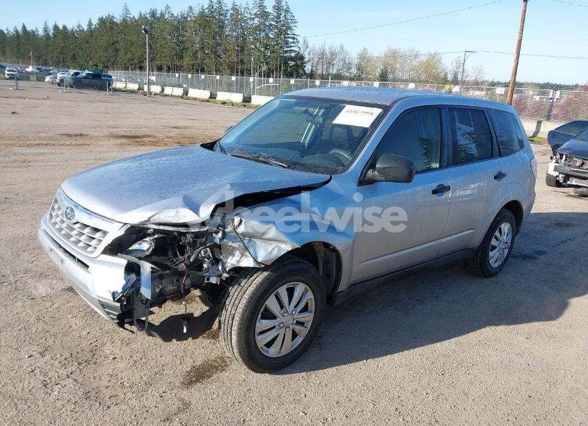Photo 2 of 2013 Subaru Forester 2.5X (VIN JF2SHBAC8DH440224)