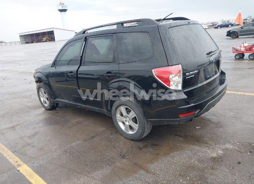 Photo 3 of 2012 Subaru Forester 2.5X (VIN JF2SHBBC1CG423512)