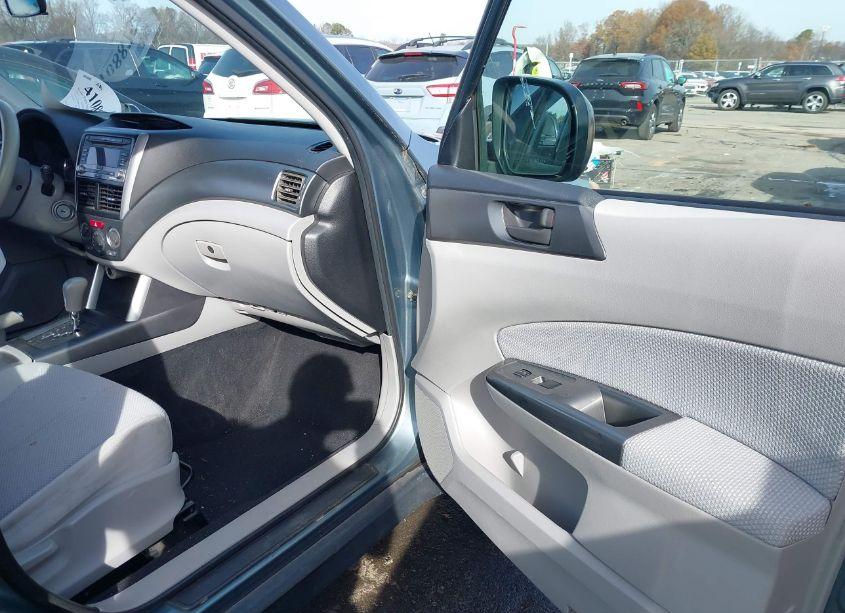 Photo 5 of 2011 Subaru Forester 2.5X (VIN JF2SHBBC6BH728660)