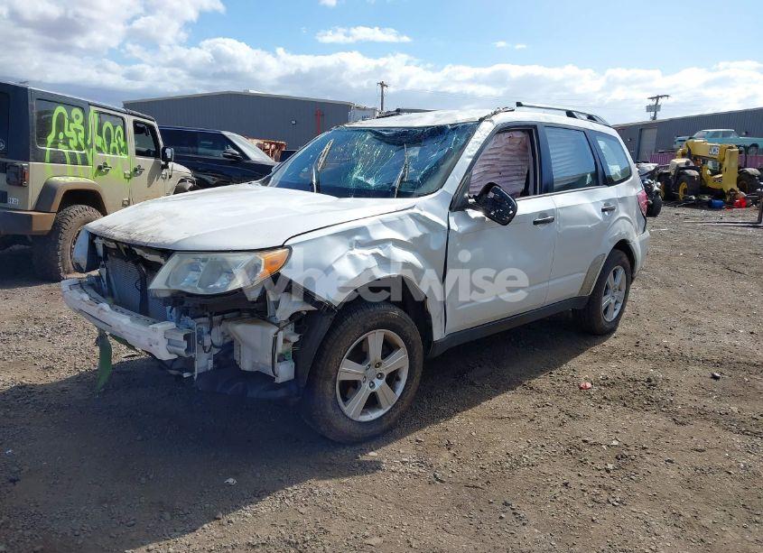 Photo 2 of 2013 Subaru Forester 2.5X (VIN JF2SHBBC9DH417744)