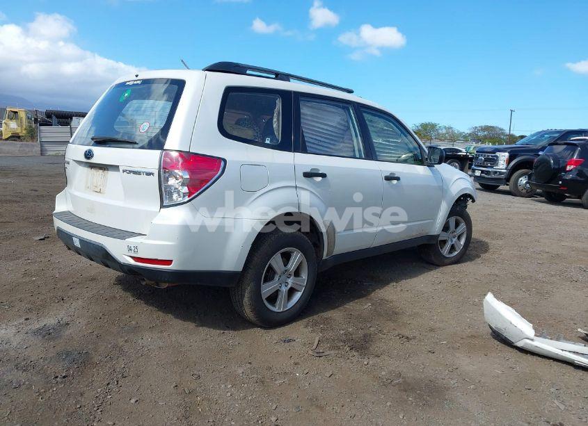 Photo 4 of 2013 Subaru Forester 2.5X (VIN JF2SHBBC9DH417744)