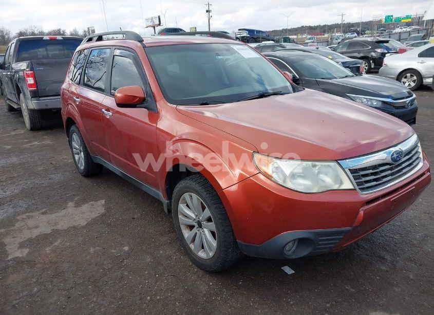 2011 Subaru Forester 2.5X PREMIUM (VIN JF2SHBCC5BG701115) main photo