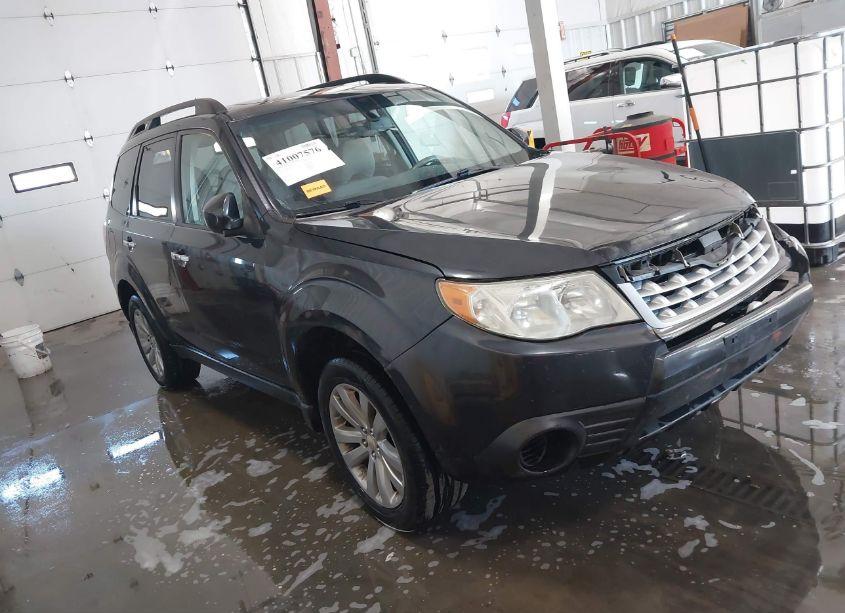 2011 Subaru Forester 2.5X PREMIUM (VIN JF2SHBCC9BH775597) main photo