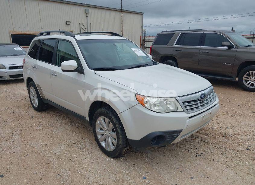 2011 Subaru Forester 2.5X PREMIUM (VIN JF2SHBDC3BH776825) main photo