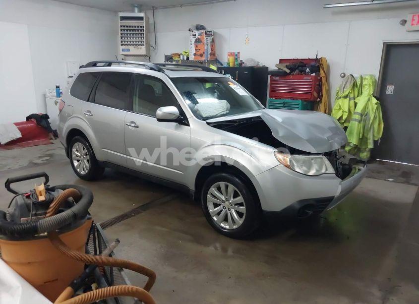 2011 Subaru Forester 2.5X PREMIUM (VIN JF2SHBDC7BH775029) main photo