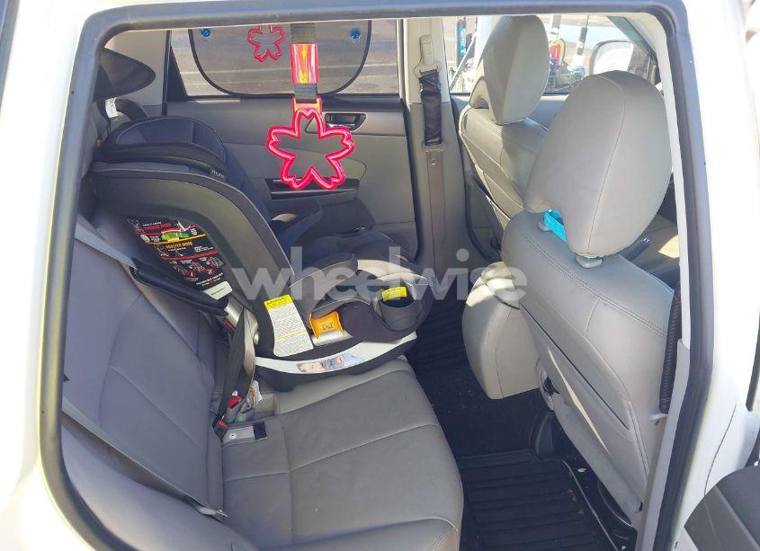 Photo 8 of 2011 Subaru Forester 2.5X LIMITED (VIN JF2SHBEC1BH716346)