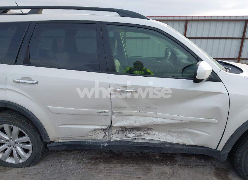 Photo 6 of 2012 Subaru Forester 2.5X LIMITED (VIN JF2SHBEC3CH450944)