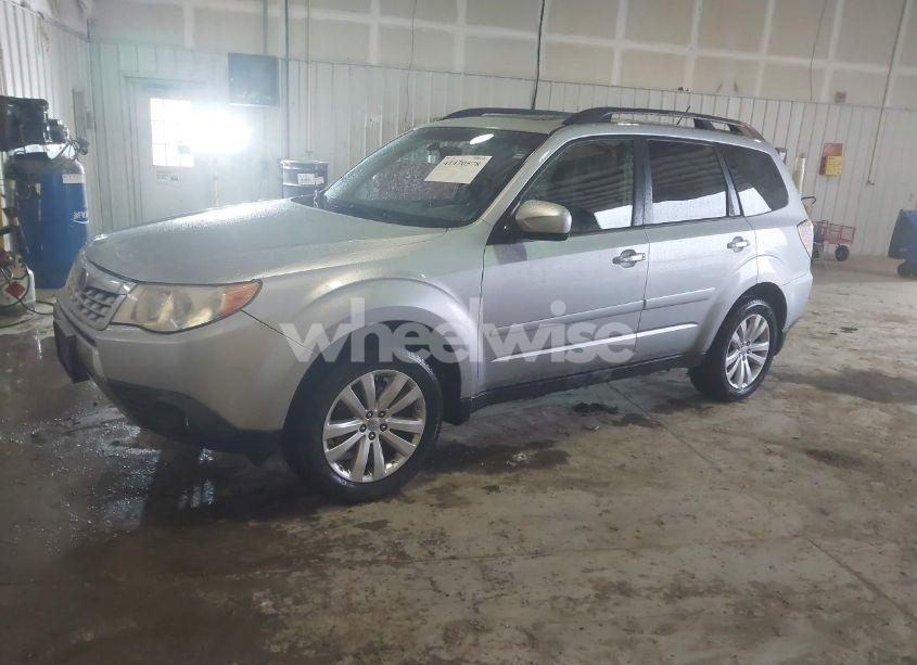 Photo 2 of 2012 Subaru Forester 2.5X LIMITED (VIN JF2SHBEC7CH437999)