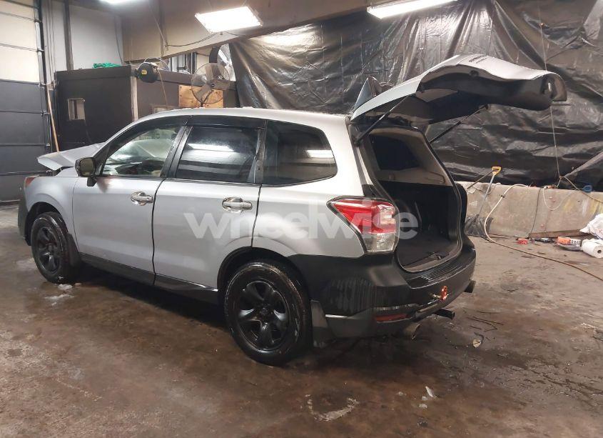 Photo 3 of 2018 Subaru Forester 2.5I (VIN JF2SJAAC2JG508288)