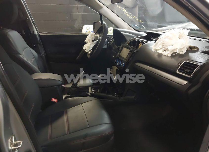 Photo 5 of 2018 Subaru Forester 2.5I (VIN JF2SJAAC2JG508288)