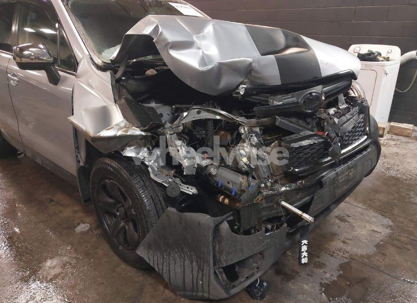 Photo 6 of 2018 Subaru Forester 2.5I (VIN JF2SJAAC2JG508288)