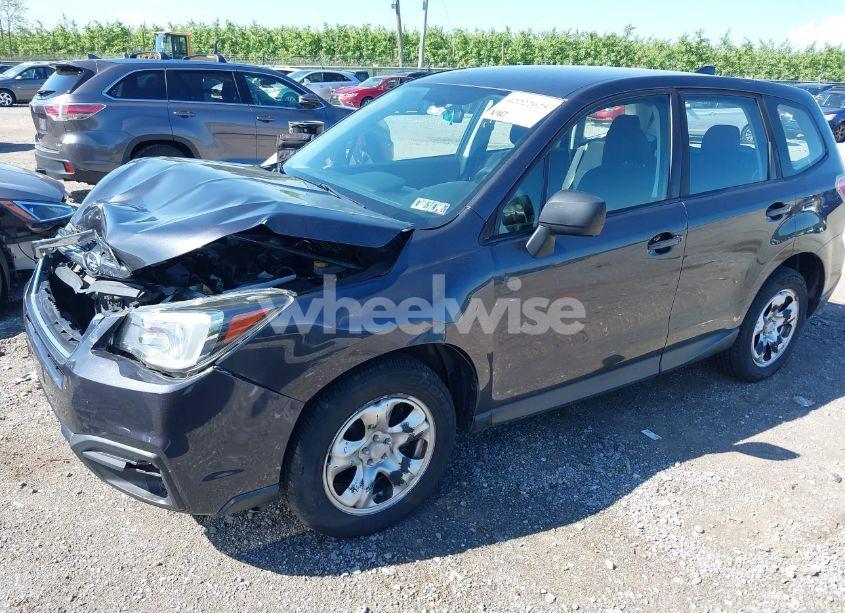 Photo 2 of 2018 Subaru Forester 2.5I (VIN JF2SJAAC6JH525816)