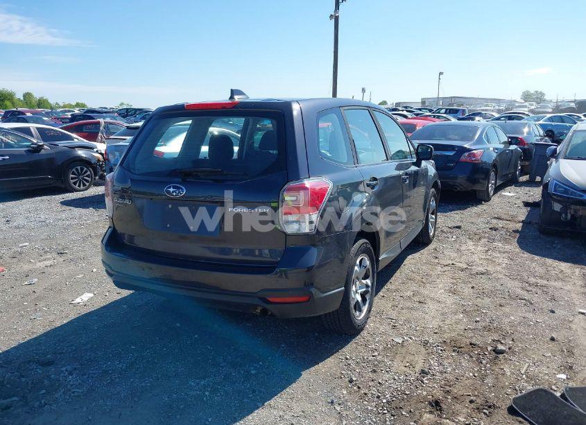 Photo 4 of 2018 Subaru Forester 2.5I (VIN JF2SJAAC6JH525816)