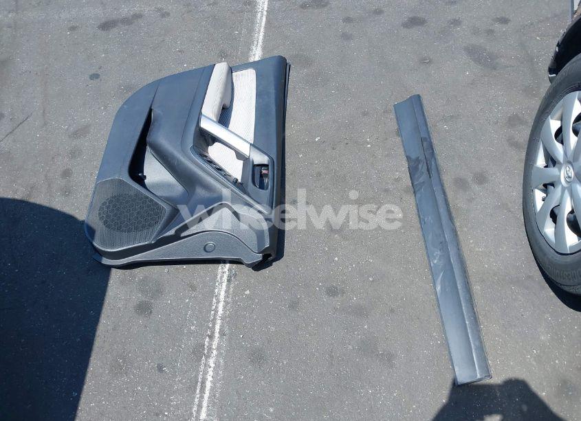 Photo 12 of 2018 Subaru Forester 2.5I (VIN JF2SJAAC8JG604541)