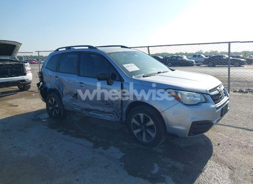 2018 Subaru Forester 2.5I (VIN JF2SJABC2JH434007) main photo