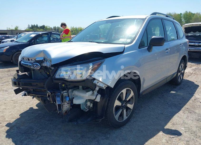 Photo 2 of 2018 Subaru Forester 2.5I (VIN JF2SJABC2JH463734)