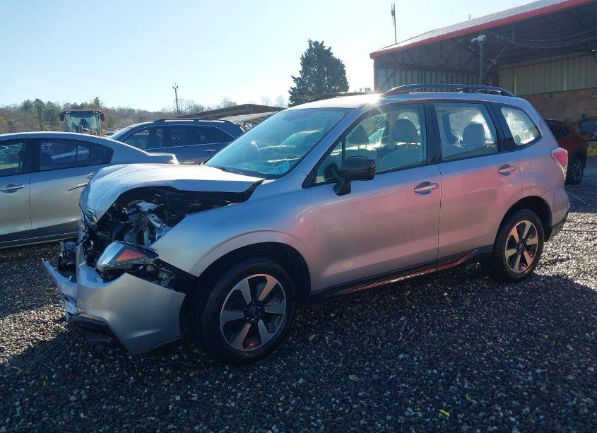 Photo 2 of 2018 Subaru Forester 2.5I (VIN JF2SJABC3JH569125)
