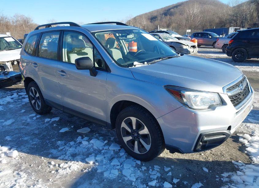 2018 Subaru Forester 2.5I (VIN JF2SJABC3JH576771) main photo
