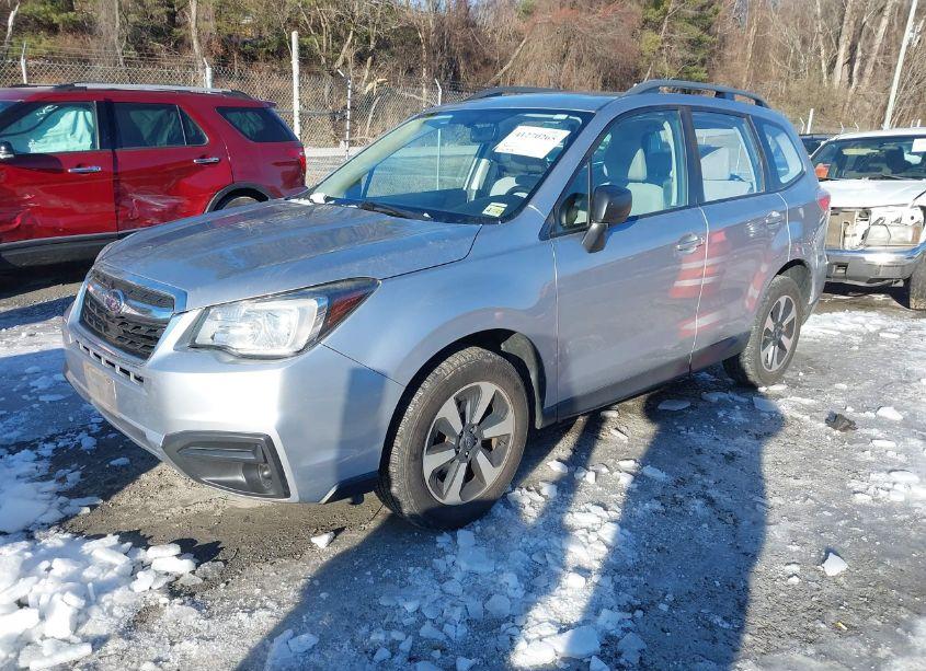 Photo 2 of 2018 Subaru Forester 2.5I (VIN JF2SJABC3JH576771)