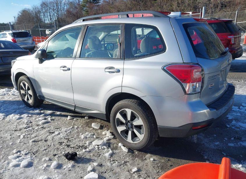 Photo 3 of 2018 Subaru Forester 2.5I (VIN JF2SJABC3JH576771)
