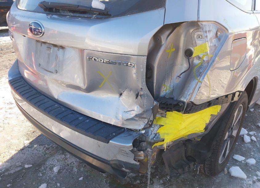 Photo 6 of 2018 Subaru Forester 2.5I (VIN JF2SJABC3JH576771)