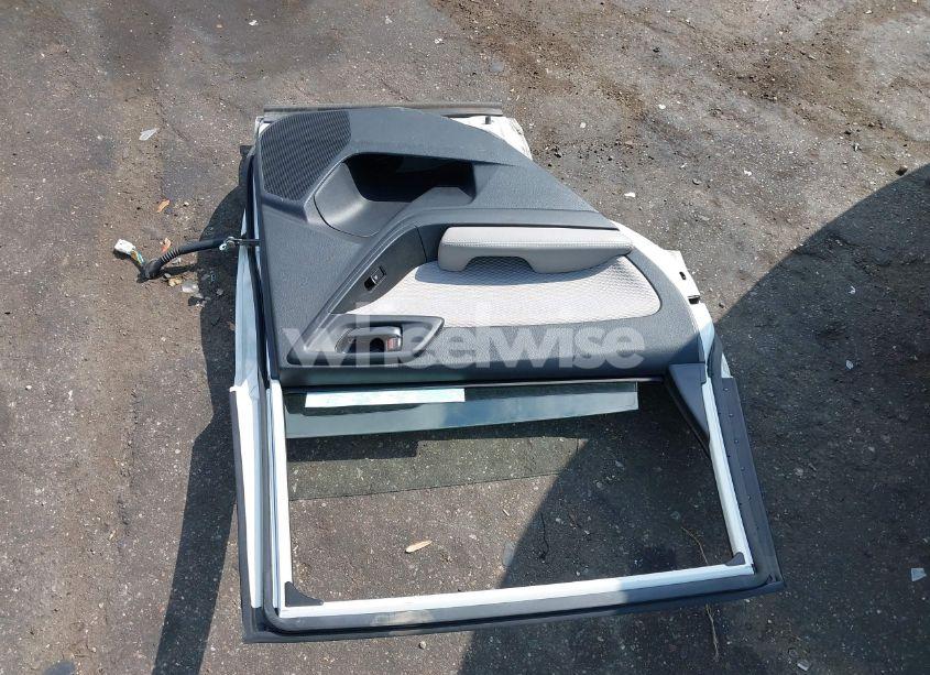 Photo 12 of 2018 Subaru Forester 2.5I (VIN JF2SJABC5JH444739)