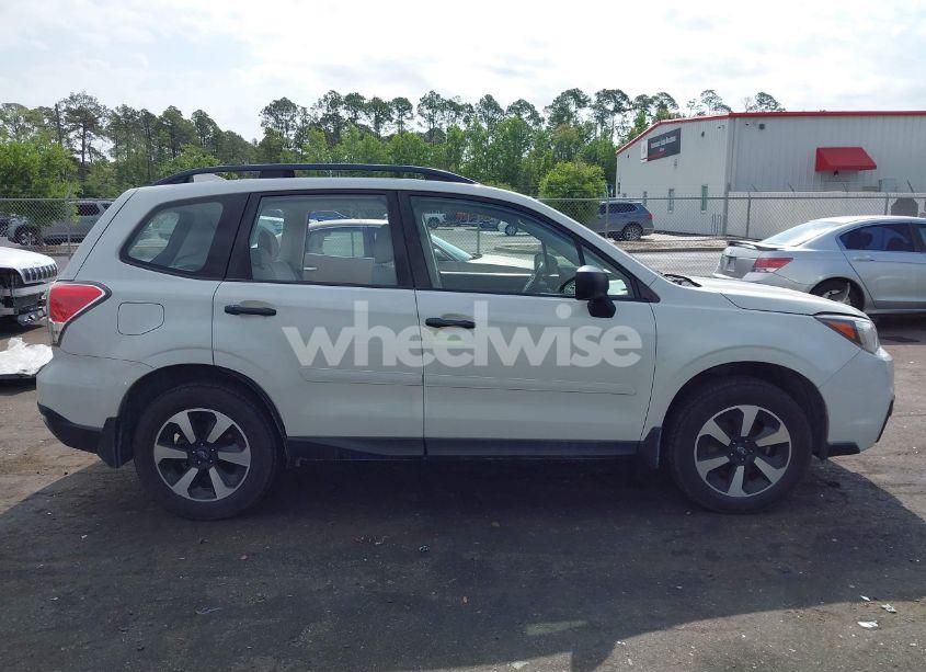 Photo 14 of 2018 Subaru Forester 2.5I (VIN JF2SJABC5JH444739)