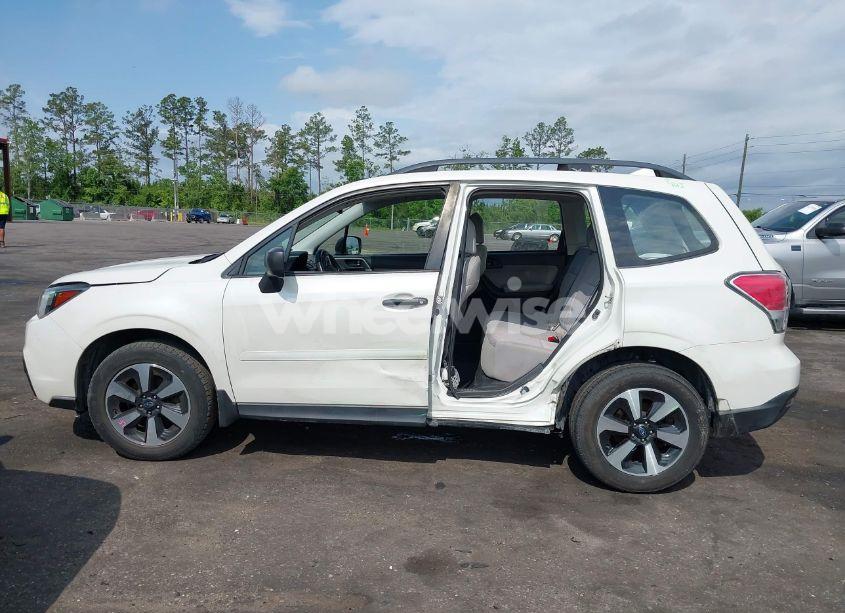 Photo 15 of 2018 Subaru Forester 2.5I (VIN JF2SJABC5JH444739)
