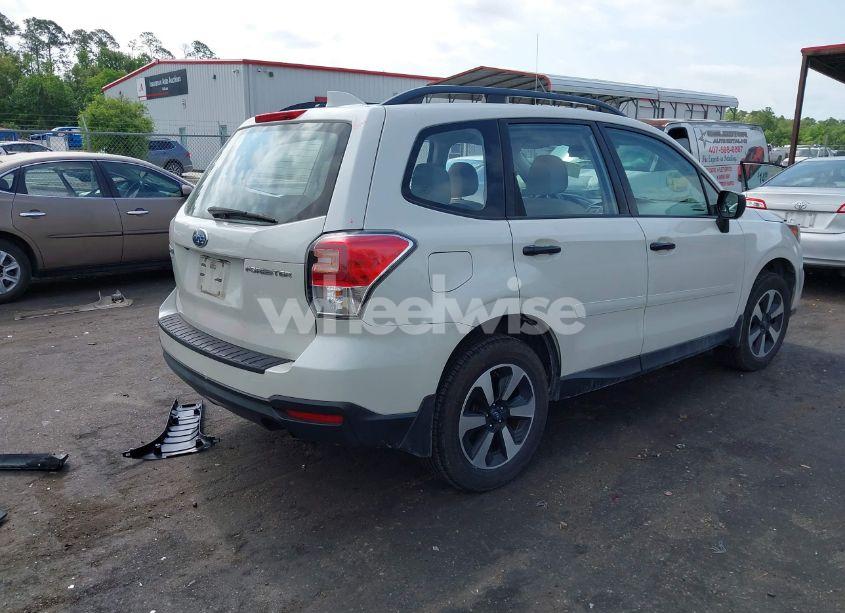 Photo 4 of 2018 Subaru Forester 2.5I (VIN JF2SJABC5JH444739)