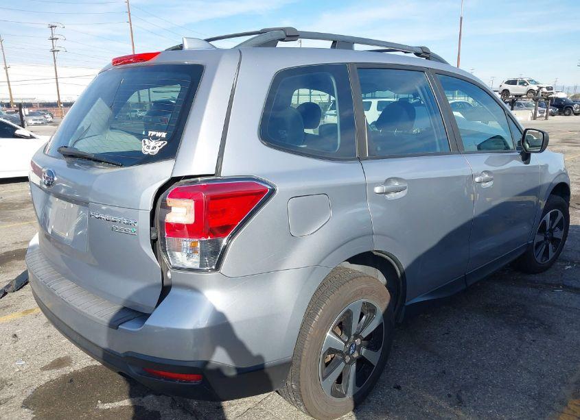 Photo 4 of 2017 Subaru Forester 2.5I (VIN JF2SJABC6HH456098)