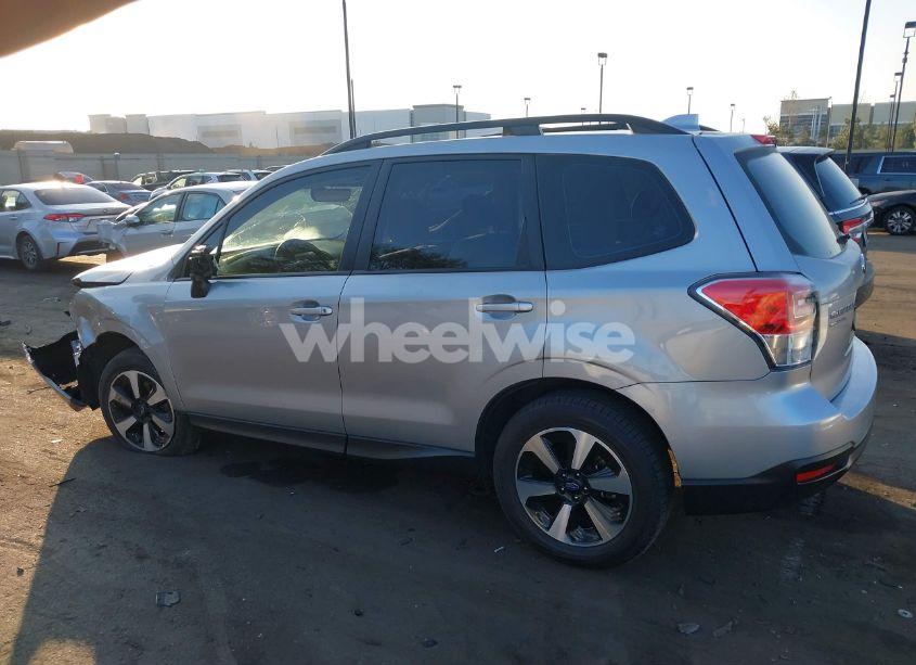 Photo 15 of 2018 Subaru Forester 2.5I (VIN JF2SJABC6JH414729)