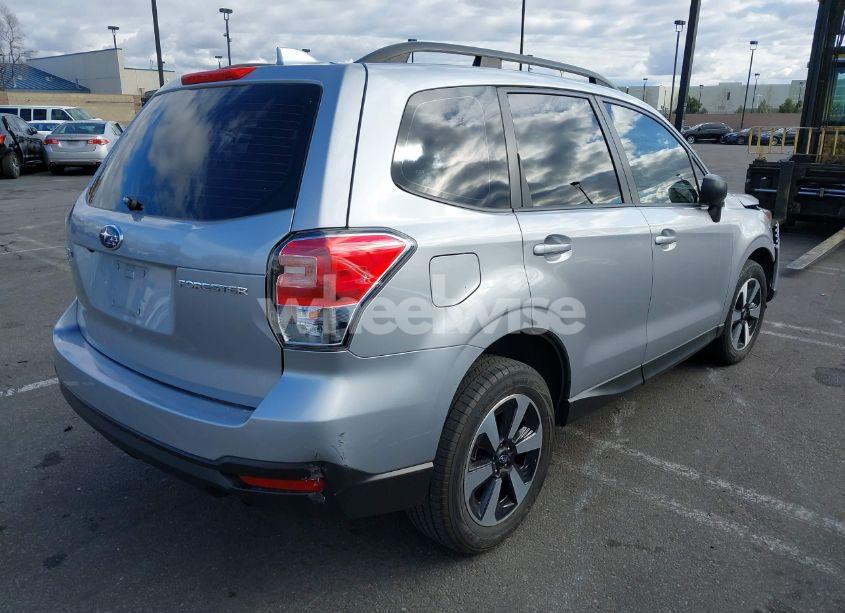 Photo 4 of 2018 Subaru Forester 2.5I (VIN JF2SJABC6JH414729)