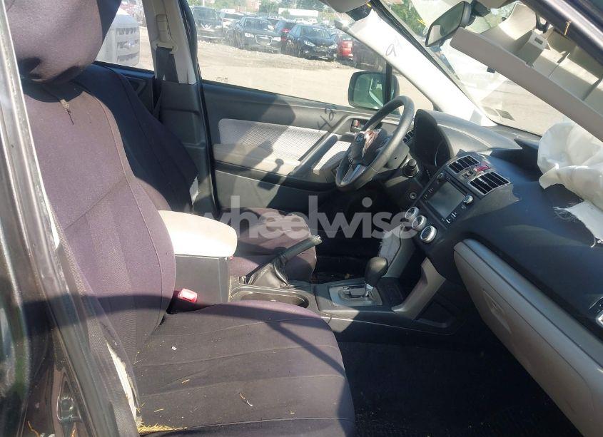 Photo 5 of 2018 Subaru Forester 2.5I (VIN JF2SJABC6JH422894)