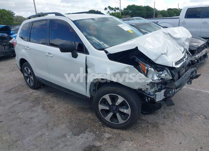 2018 Subaru Forester 2.5I (VIN JF2SJABC6JH438464) main photo