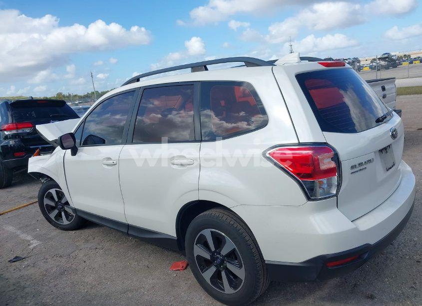 Photo 14 of 2018 Subaru Forester 2.5I (VIN JF2SJABC6JH438464)
