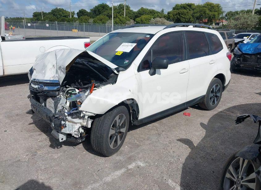 Photo 2 of 2018 Subaru Forester 2.5I (VIN JF2SJABC6JH438464)