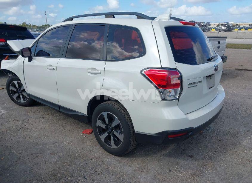 Photo 3 of 2018 Subaru Forester 2.5I (VIN JF2SJABC6JH438464)