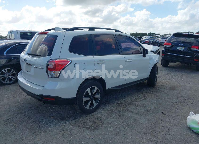 Photo 4 of 2018 Subaru Forester 2.5I (VIN JF2SJABC6JH438464)