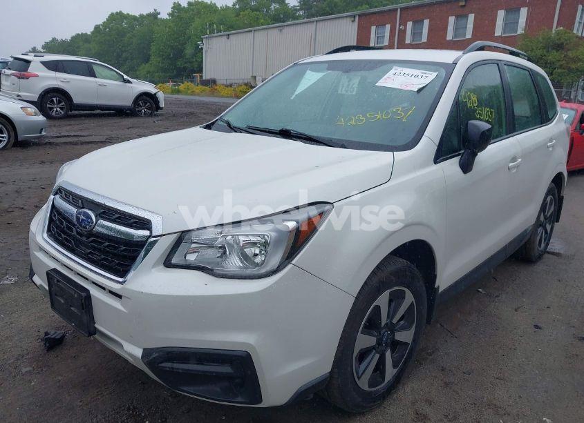 Photo 2 of 2018 Subaru Forester 2.5I (VIN JF2SJABC6JH467947)