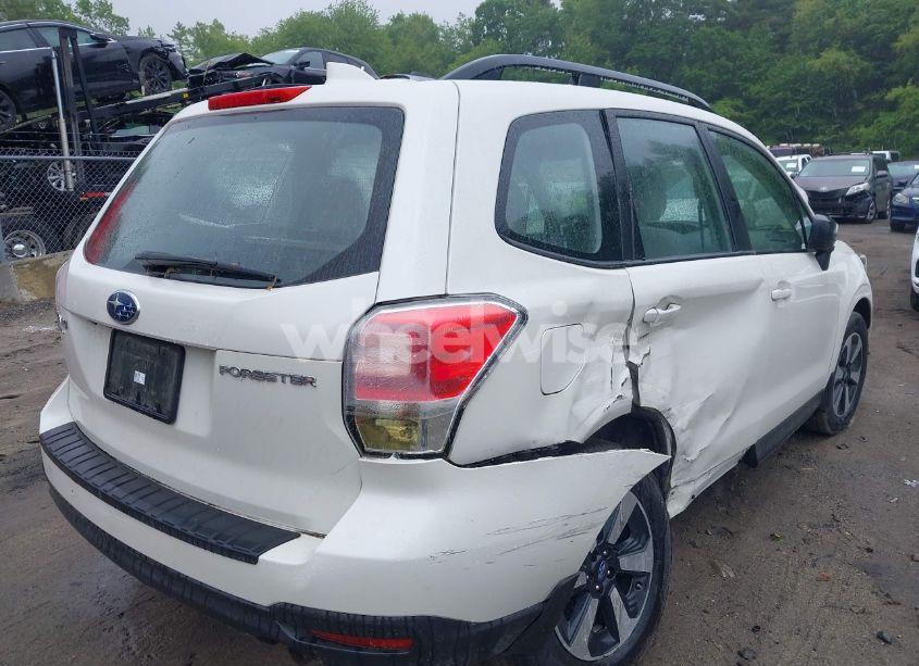 Photo 4 of 2018 Subaru Forester 2.5I (VIN JF2SJABC6JH467947)