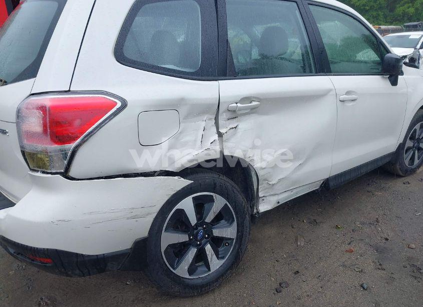 Photo 6 of 2018 Subaru Forester 2.5I (VIN JF2SJABC6JH467947)