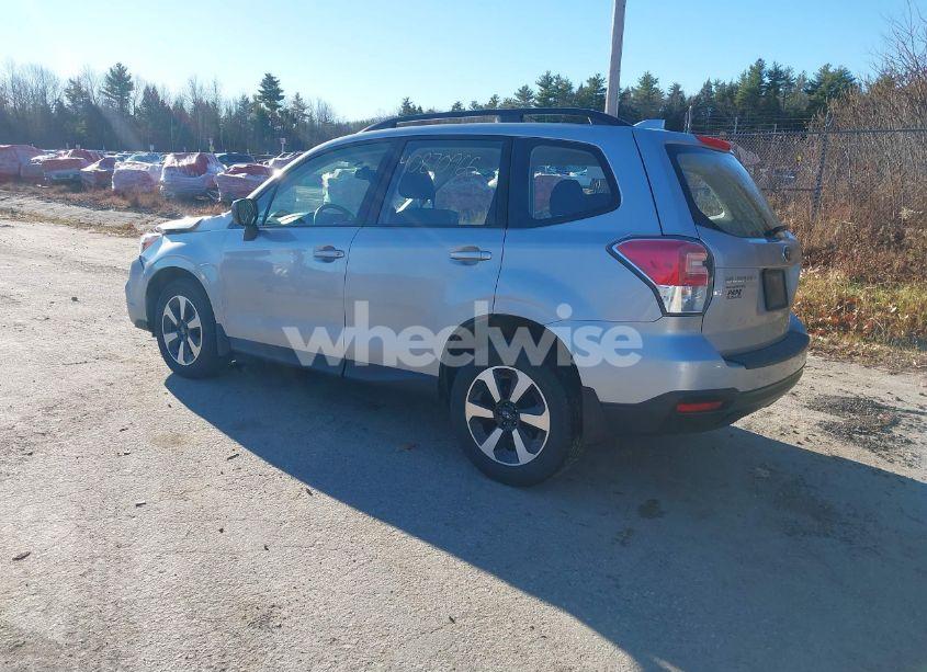 Photo 3 of 2018 Subaru Forester 2.5I (VIN JF2SJABC6JH492573)