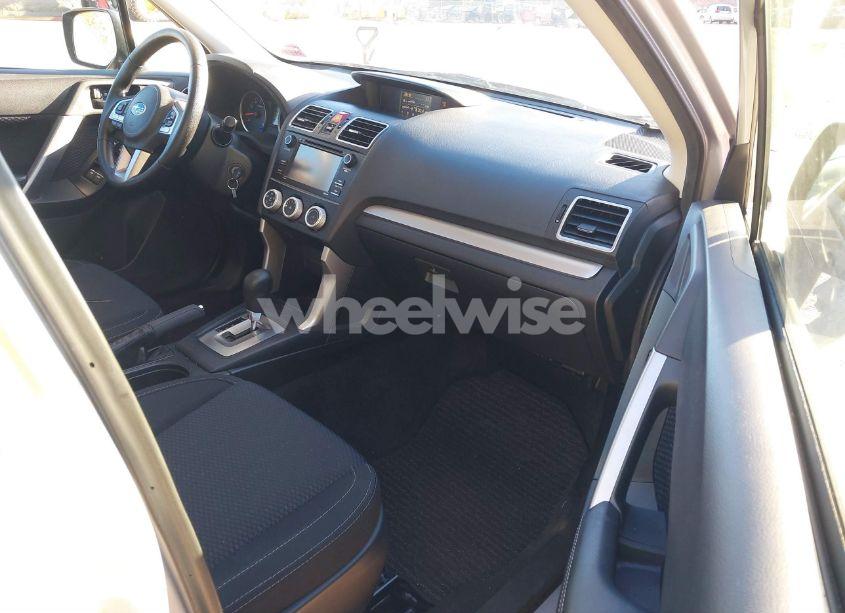 Photo 5 of 2018 Subaru Forester 2.5I (VIN JF2SJABC6JH492573)