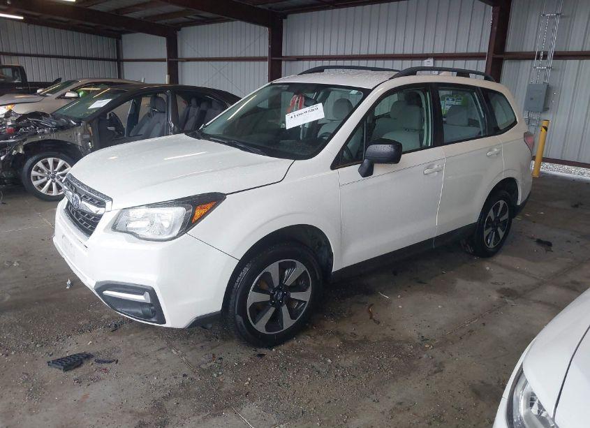 Photo 2 of 2018 Subaru Forester 2.5I (VIN JF2SJABC6JH576831)